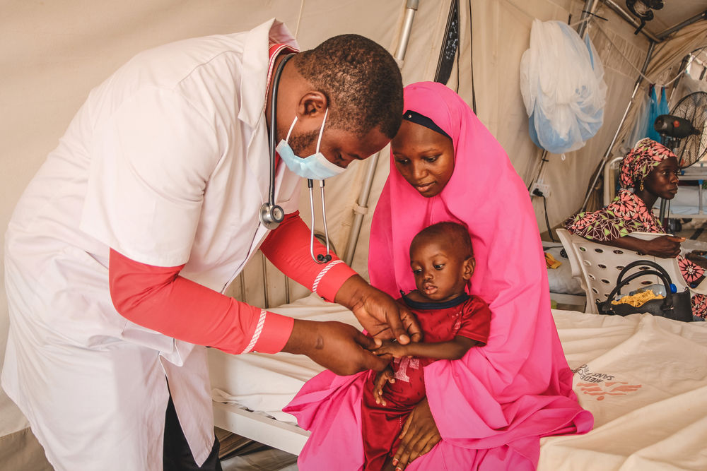 An MSF doctor Ibrahim Fori Bwala examines Ja’afar Ahmed, a severely malnourished child admitted to the inpatient therapeutic feeding centre (ITFC)  run by MSF in Maiduguri, Borno State in Nigeria. 