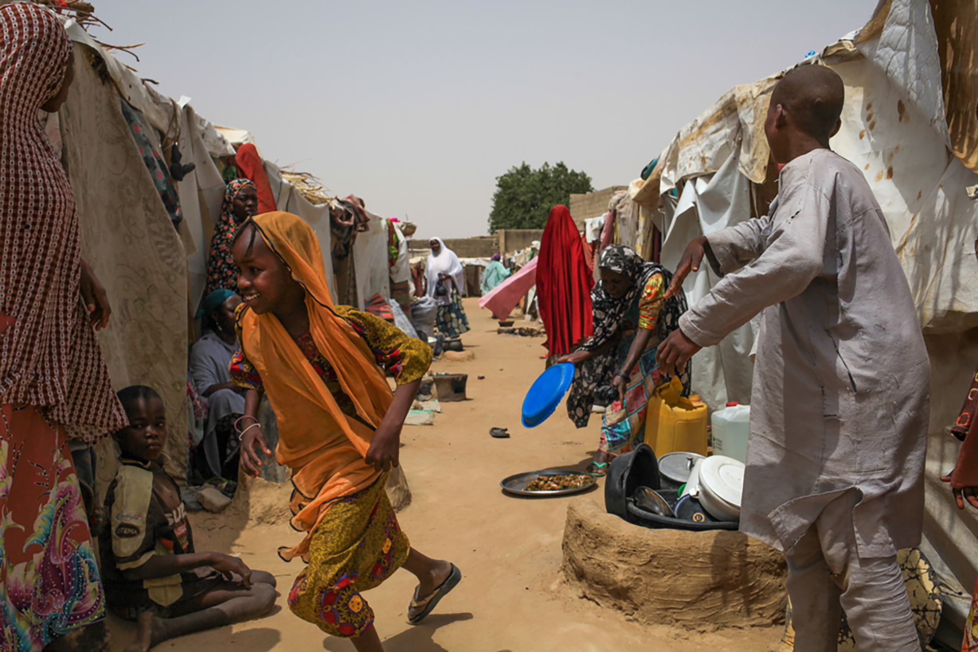 Children play in an overcrowded camp for newly arrived internally displaced people in Maiduguri, Nigeria. © Scott Hamilton/MSF