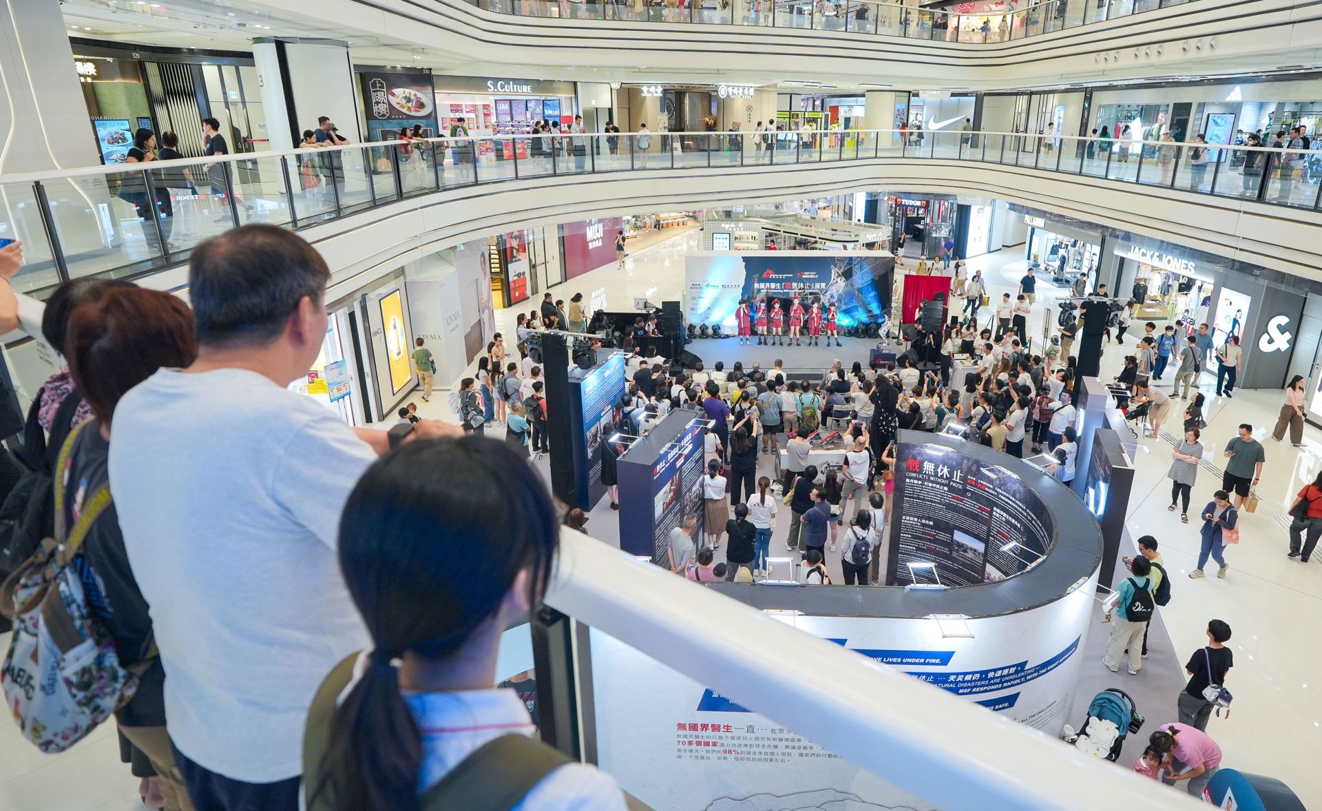 Médecins Sans Frontières’ “Lifesaving Without Pause” Exhibition opened on 5 July at The Wai, attracting a large and enthusiastic crowd of visitors.