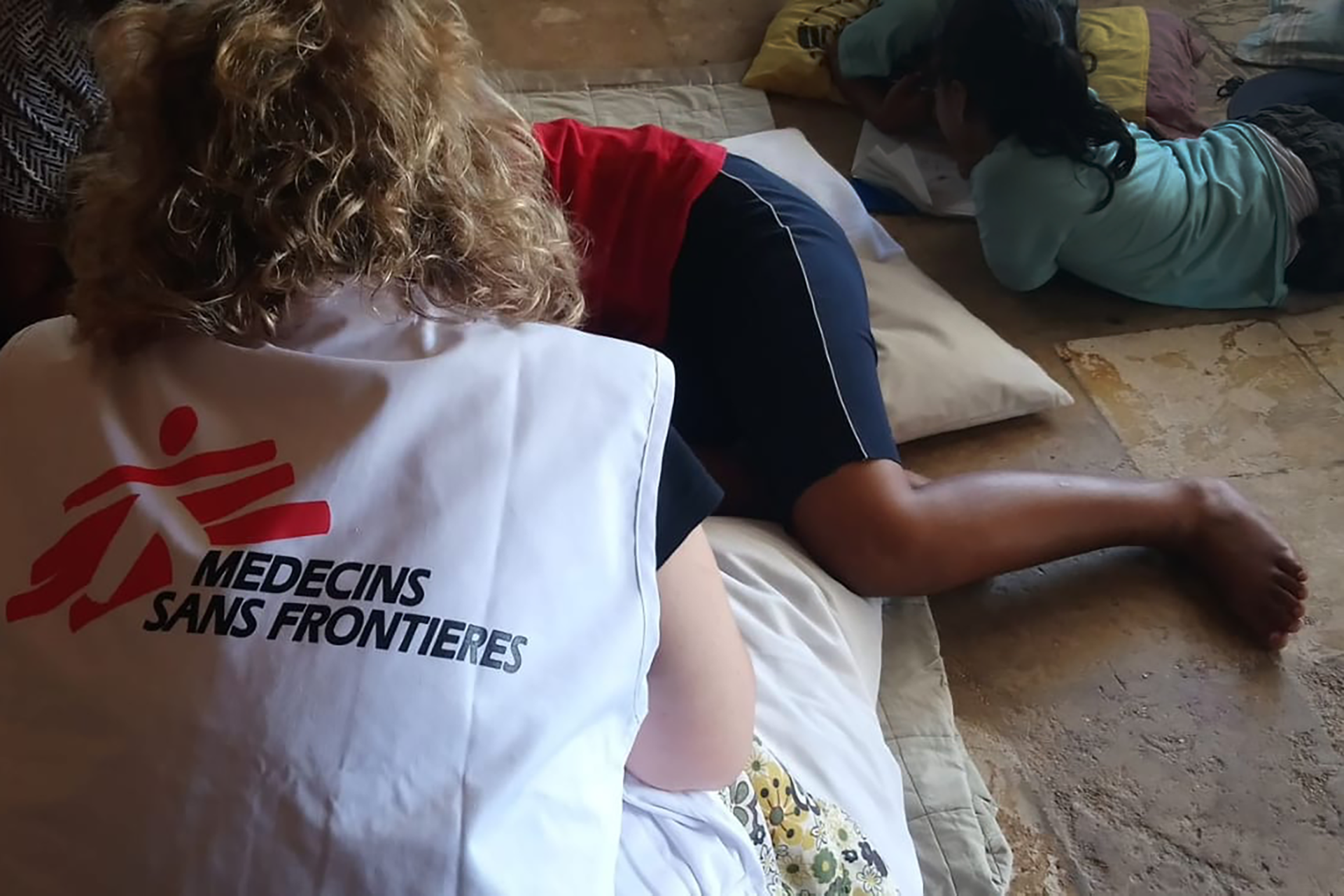 A member of MSF&#039;s mental health team attends to a patient in Nauru. © MSF