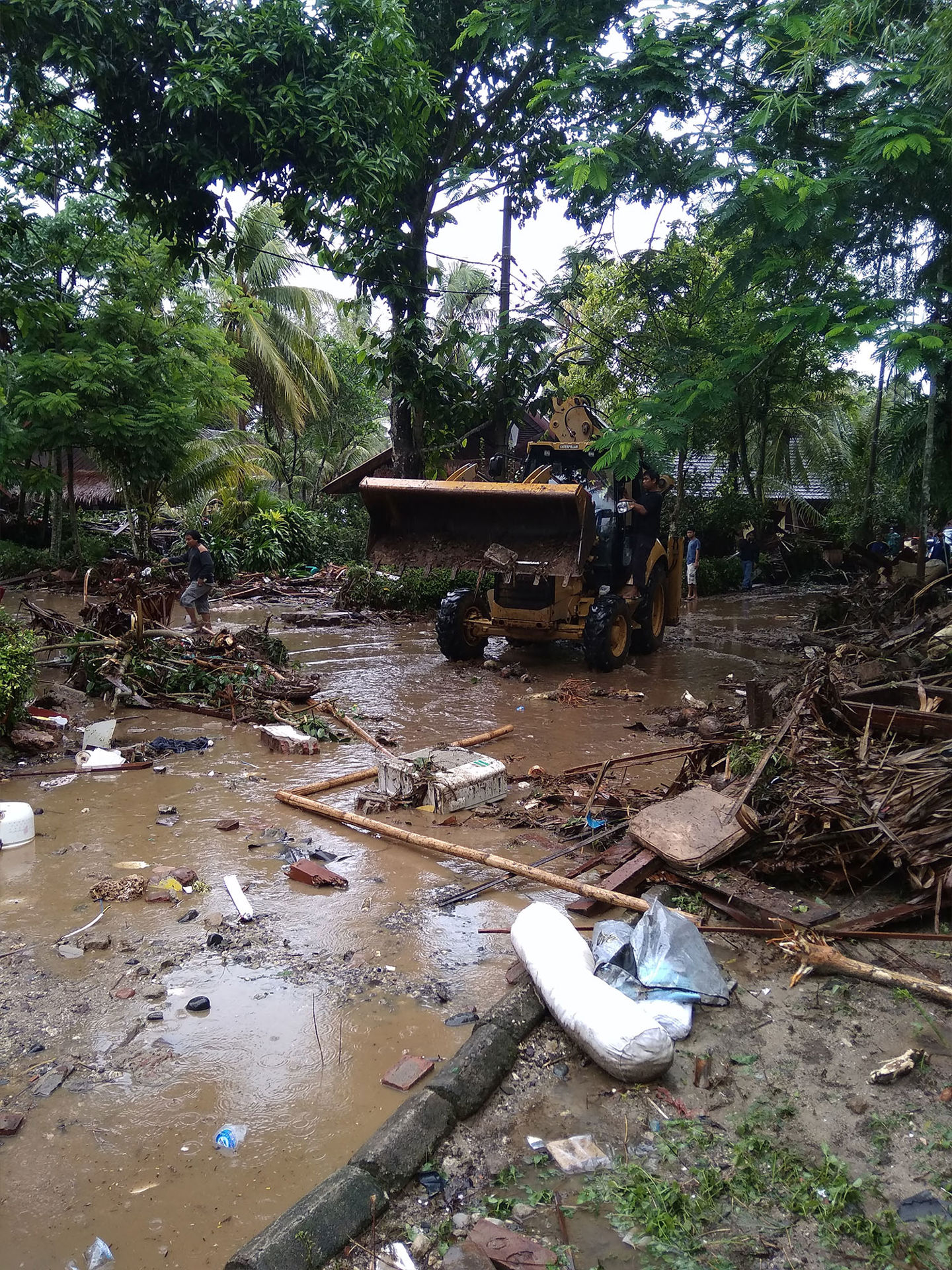 MSF High Tide And Tsunami Hit Sunda Strait Indonesia 3