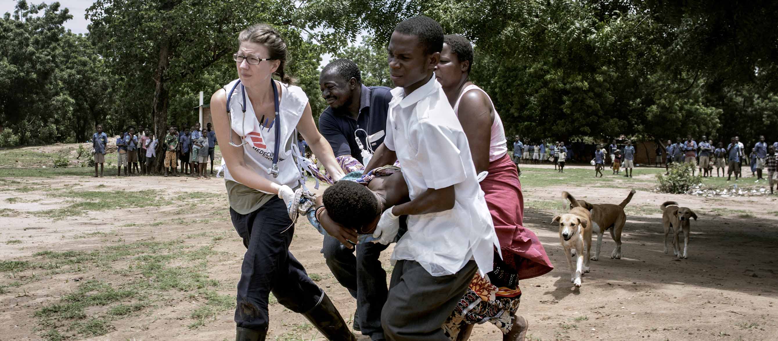 MSF Principles and Commitment  thumbnail – MSF staff medical evacuate a patient