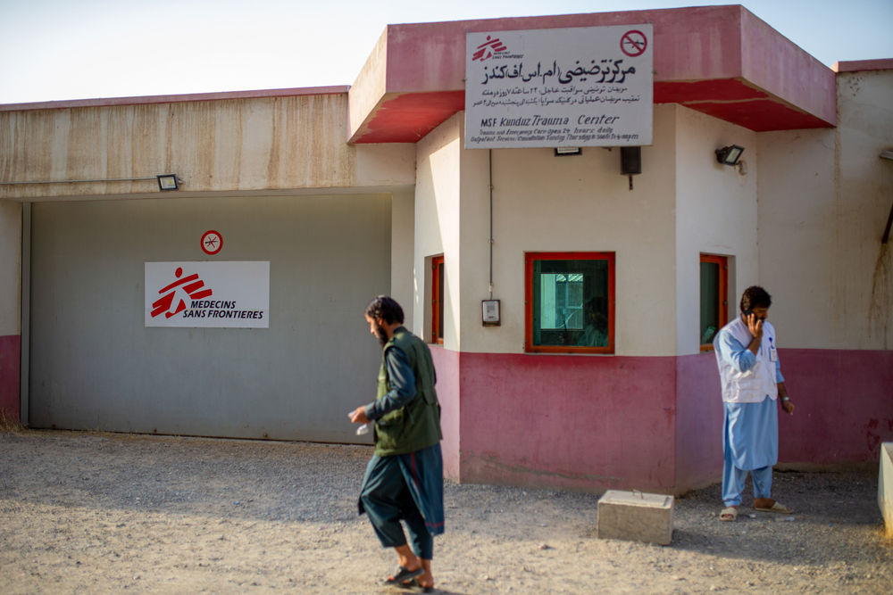 昆都士創傷中心重建後，無國界醫生繼續為有需要的病人提供醫療護理，不論其年齡、性別、種族或政治立場。