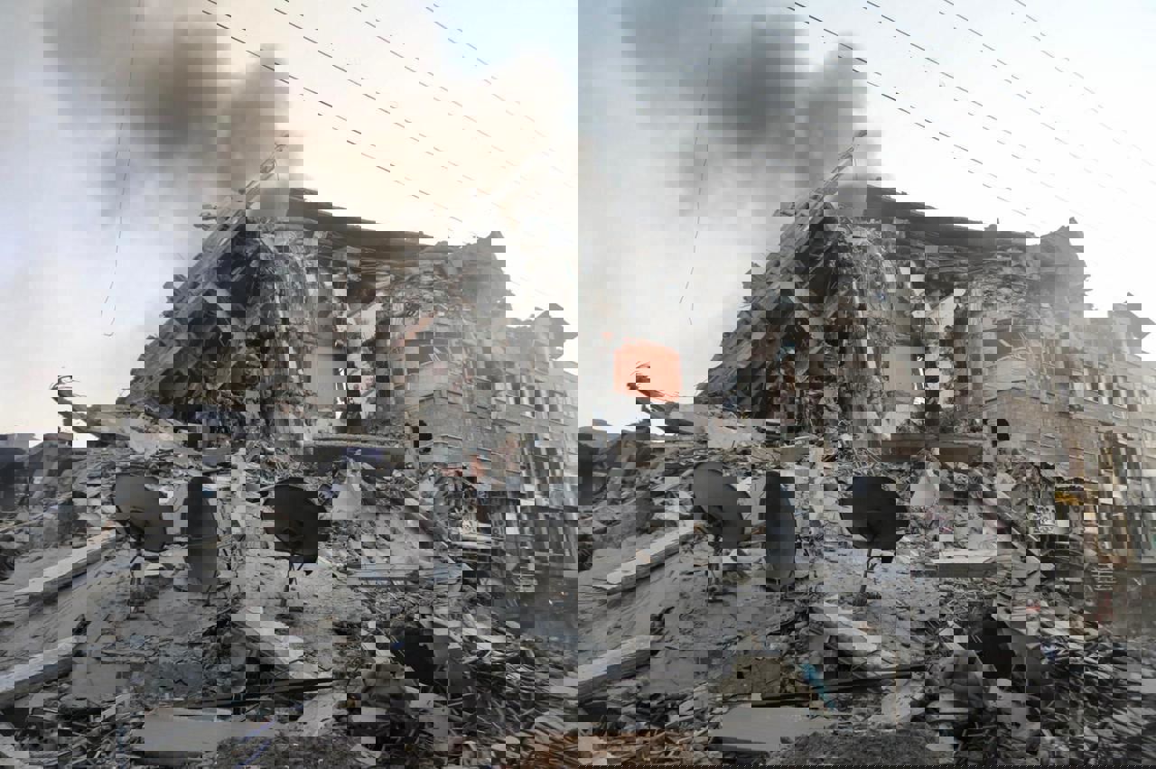 Al Shorouq Tower In Gaza Collapses After Israeli Airstrike 0