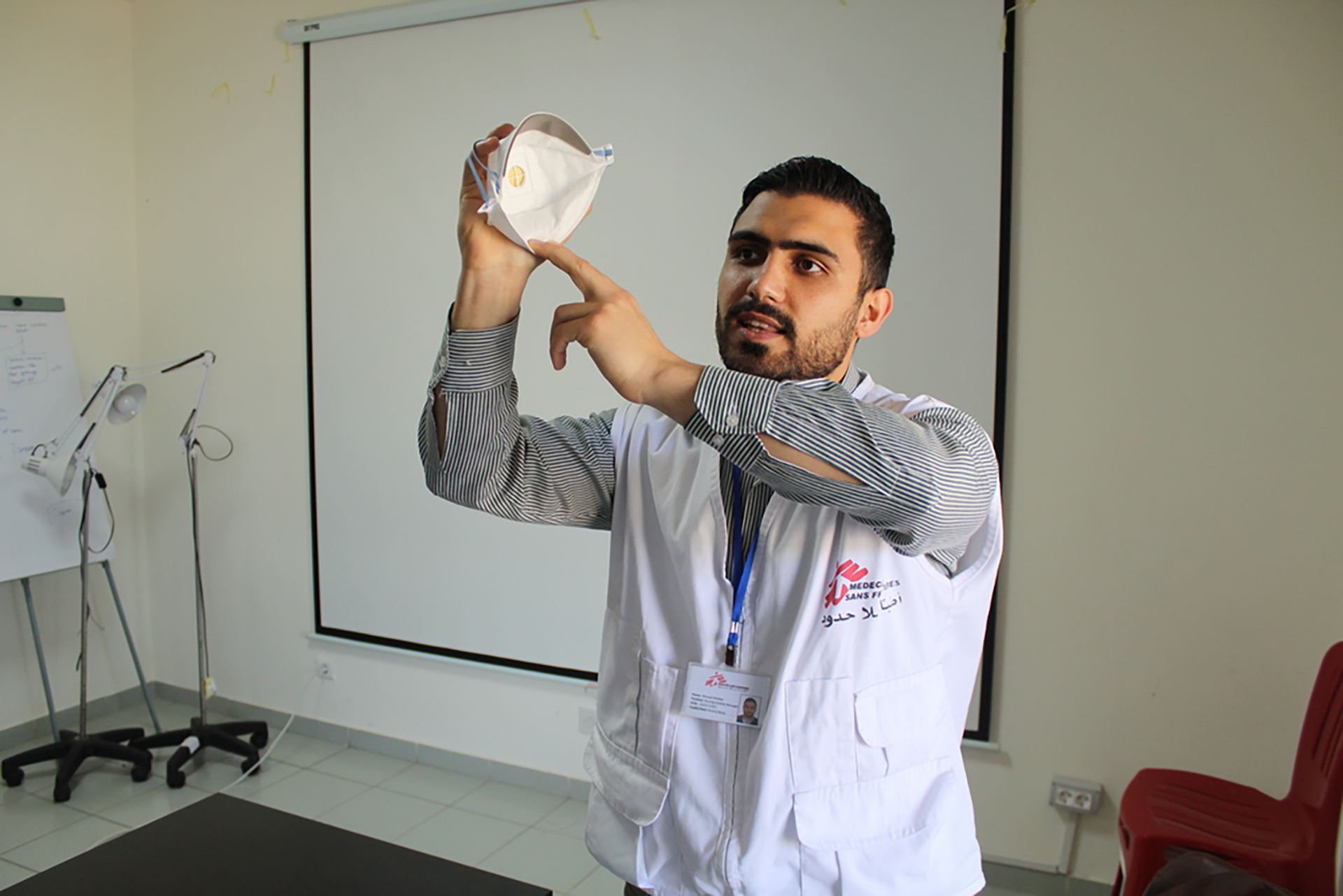 MSF staff train healthcare workers on the use of personal protective equipment (PPE). © MSF