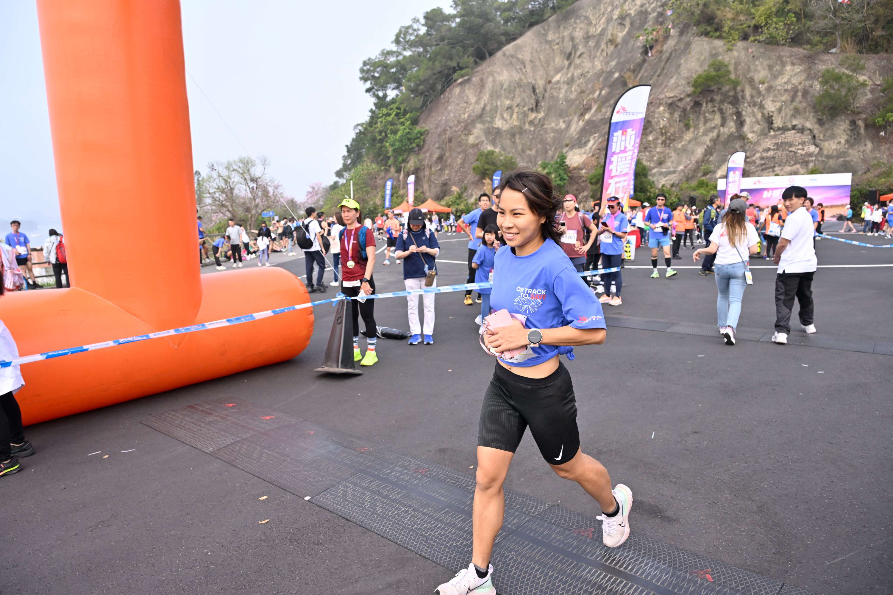 Ms. Christy Yiu Kit-ching supported MSF by participating in the 3 km race. (MSF)